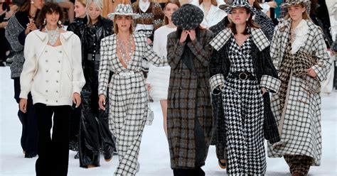 how many shows has karl lagerfeld had couture chanel|Karl Lagerfeld show sets.